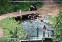 Wassen in de rivier
