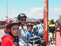Golden Gate bridge Crowdy