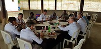 Lunchen bij het Questhoust van Pastor Fred
