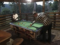 Mark speelt snooker met Christine