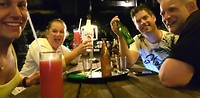 Gezellig een drankje doen in de tuin van Yellow Haven