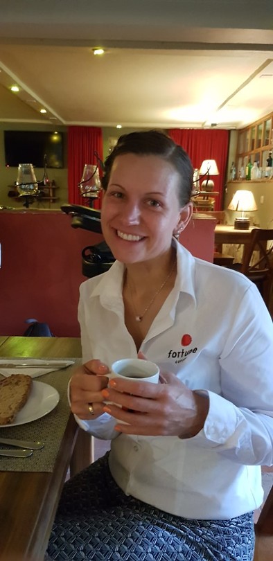 Jaja!! Jullie zien het goed! Denise heeft haar eerste bakkie koffie op!