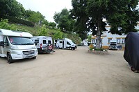 Meer een parkeerplek dan een campingplaats
