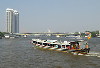 'Orange flag boat' op de Nam Phraya