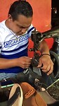 Band reparatie bij de schoenmaker