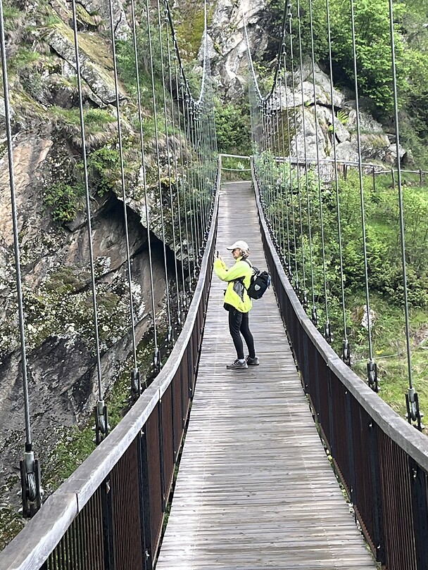 Hangbrug boven kloof