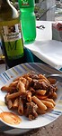 Goulash, pasta en wijn van het huis