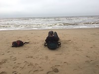 Op t strand op weg naar Den Haag