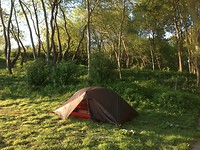 De eerste keer het tentje uitproberen. Meteen maar ‘wild’, parkje in Heist.