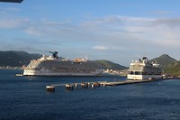 Ons gezelschap: de Celebrity Summit en de Carnival Breeze