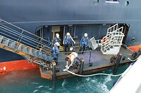 Aanleggen van de tenderboot