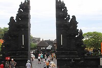 De ingang van Pura Tanah Lot
