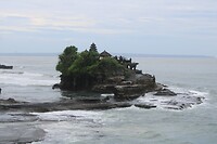 Tanah Lot van wat verder weg