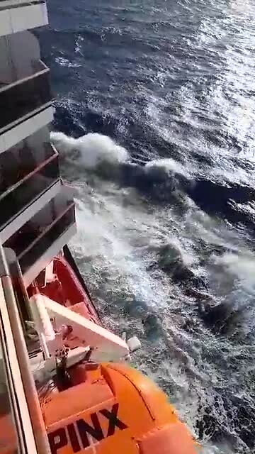 Golven langs het schip