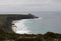 The Remarkable Rocks van afstand