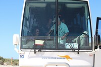 Onze bus met vrouwelijke chauffeur