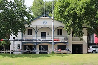 Het gebouw van de 'boatclub'