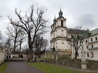 De imposante kerk Skalka, met twee identieke torens en een barokke gevel