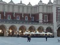 Het grote marktplein van Krakau heet Rynek Glówny