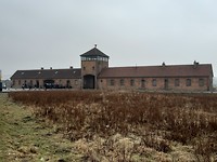 Birkenau, het toegangsgebouw
