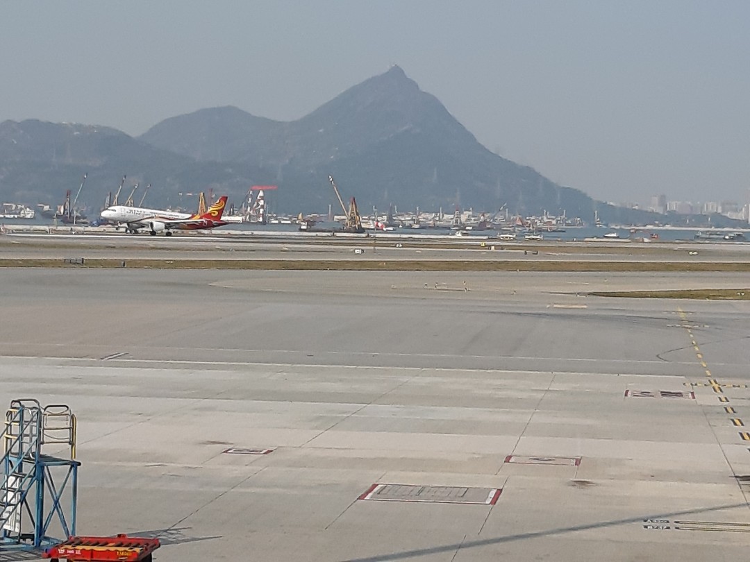 Ons uitzicht vanuit de businesslounge op Hongkong Airport