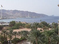 Uitzicht vanuit het hotel op de haven van Aqaba