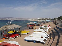 Het publieke strand in Aqaba