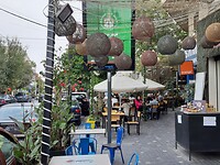 Op het terras van de bookshop
