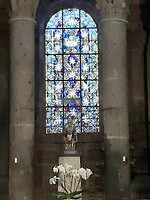 In de basiliek van Orcival