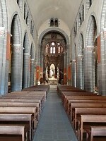 Interieur van de kerk in Riom