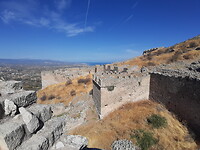 De burcht op de Akrokorinthos bij Korinthe