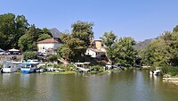 De haven van Virpazar