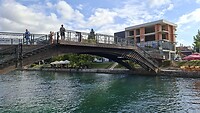 Houten brug in Struga waar elk jaar het dichtersfestival plaatsvindt