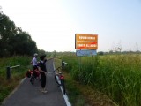 Tot hier want dat is de grens van onze grond