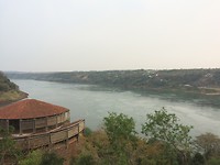 Uitzicht over de rivier