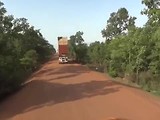 Route tussen grensposten Ivoorkust en Burkina Faso