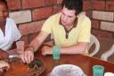 Injera eet je met zn allen van 1 schaal