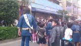 Kids tilling the mikoshi