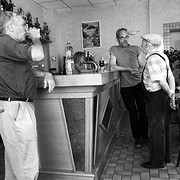 Gezellig aan de bar in het Hotel Ze kunnen er wat van
