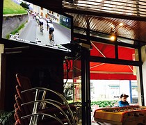 In Bar te Lure Tour de France gekeken en pannini gegeten