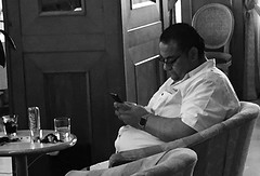 Lounge scène men with whiskey