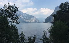 Langs het Como meer richting Lecco