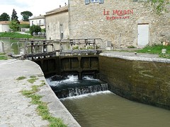 Sluis in het Canal du Midi bij Trèbes