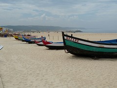 De kleurrijke vissersbootjes van Nazare