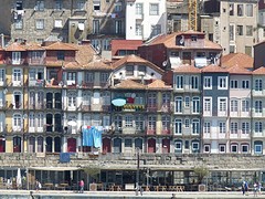 Zicht op Ribeira vanaf de linkeroever