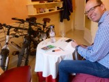 Werkoverleg op de kamer (idd, met fietsen)