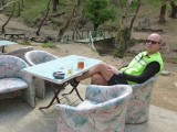Thee halverwege 1e bedrijf