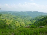 Zonnig uitzicht landinwaarts vanaf D10 op 500 m hoogte