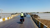 Amu Darya rivier over richting Uzbekistan