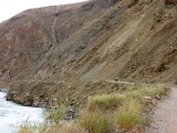 Klein en nietig langs de Kokomoron rivier